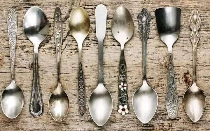 #قومی_زبان
#PAK_PG 
مخلص ہمیشہ پیچھے رہ جاتے ہیں اور زبان کی کمائی کھانے والے چمچے اور خوشامدی لوگ بازی لےجاتے ہیں____!!🖤✌