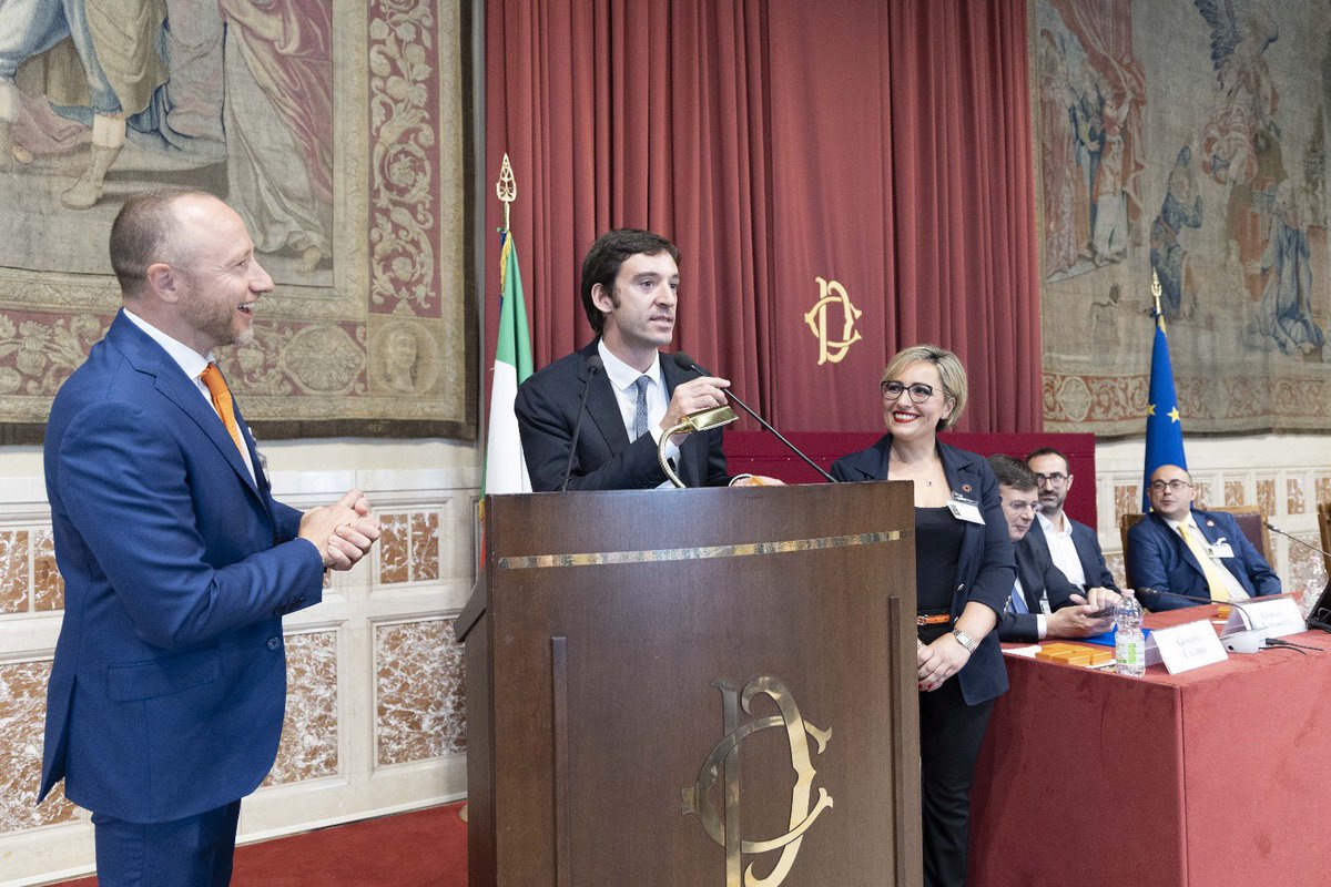 Può un’azienda crescere senza tradire le promesse fatte agli utenti?
Venerdì ne abbiamo parlato alla Camera con @Consumerismo e @Udicon alla luce di un problema molto diffuso: truffe e pratiche scorrette che ogni giorno minano la fiducia dei consumatori in tanti settori. 
La