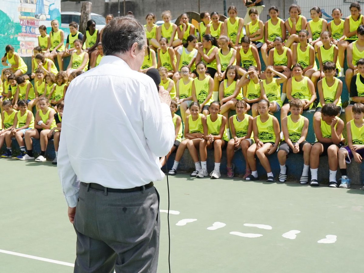 👉🏻 O Alcalde de Vigo, <a href="/abelcaballero/">Abel Caballero</a>, e o Concelleiro de Deportes, Manel Fernández, visitaron a tódol@s participantes da primeira semana do Campus de Verán.

🏀 Tódol@s xogador@s, adestrador@s e monitor@s recibiron os parabéns do Alcalde de Vigo.

👏🏻 MOITAS GRAZAS! #GOS6IS