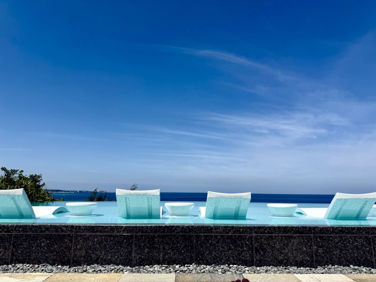x_fcFree7F's tweet image. 🌺 ハレクラニ沖縄で過ごした夢みたいな時間🌴
海を眺めながらの朝食、青に溶けるプール、心ほどけるカフェタイム…
日常を忘れて、ただ「気持ちいい」を深呼吸。
#沖縄ホテル #ハレクラニ沖縄 #オーシャンビュー #HalekulaniOkinawa
#ご褒美旅 #ラグジュアリー旅