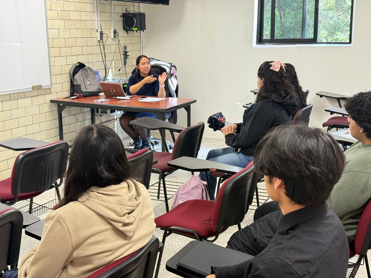 CenlexZ's tweet photo. ¡Bienvenidos al Curso de Verano 2025 en #CENLEXZacatenco! 🎉🌞
Comenzamos una nueva aventura llena de idiomas, cultura y aprendizaje.
Gracias por ser parte de esta comunidad multilingüe que no tiene fronteras. 🌍📚
¡Este verano vamos con todo! 💪🫶🏻
#IPN 
#DFLE #CursoDeVerano2025 https://t.co/qYyo0DD4Ur