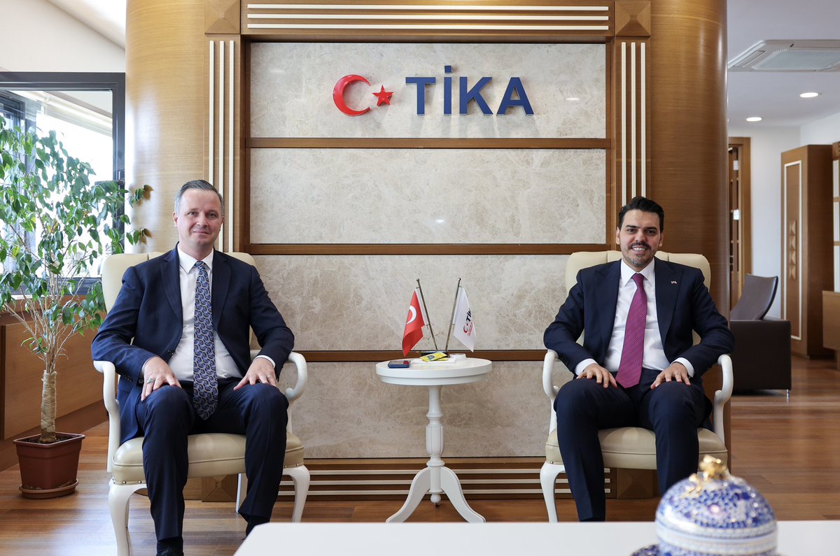 Tika_Turkiye's tweet photo. TİKA’da düzenlenen devir teslim töreninde, önceki dönem TİKA Başkanı Sayın Serkan Kayalar, görevini yeni TİKA Başkanı Sayın @abdullah_eren’e devretti.

Törenin ardından TİKA Başkanı @abdullah_eren, TİKA personeliyle bir toplantı gerçekleştirerek yeni dönem çalışmalarına ilişkin değerlendirmelerde bulundu.