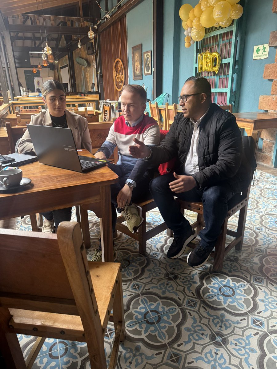 Todo proyecto requiere preparación y disciplina, sacamos la mañana para hacer una mesa de estudio sobre nueva normatividad en el país y las implicaciones de las mismas en los territorios . Gracias @sandra_gomez92c y @andresrivera1456 por las enseñanzas.