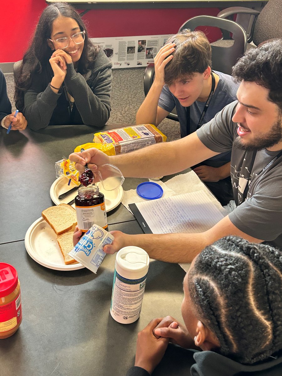 OSUCtrAutoRsrch's tweet image. It's Camp CAR Week! This week we are hosting 25 high school students from around the country who have a passion for automotive engineering. We kicked things off with ice breakers and a messy coding activity using marshmallow fluff and jelly.