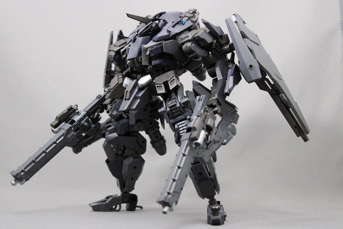fortresshum's tweet image. ブロークンユース。

サイドバインダーを追加、ほぼ完成と見てイイかも。
WG的ゴリ押し飛行形態。
脚は案外イイ感じに収まった。
逆に腕の主張が激しい。