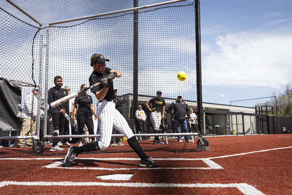 AppStateSB's tweet image. In honor of the MLB Home Run Derby tonight, we’re reminding you that our team hits TANKS ☄️
#OTM