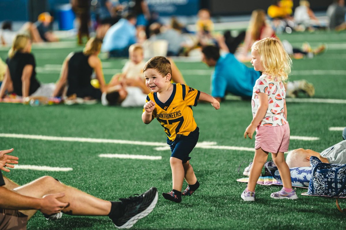 WVU_MAC's tweet image. 🎬 A night to remember! Thank you to everyone who joined us for the first-ever MAC Movie Night at Milan Puskar Stadium — where Mountaineer pride met the big screen! 💛💙