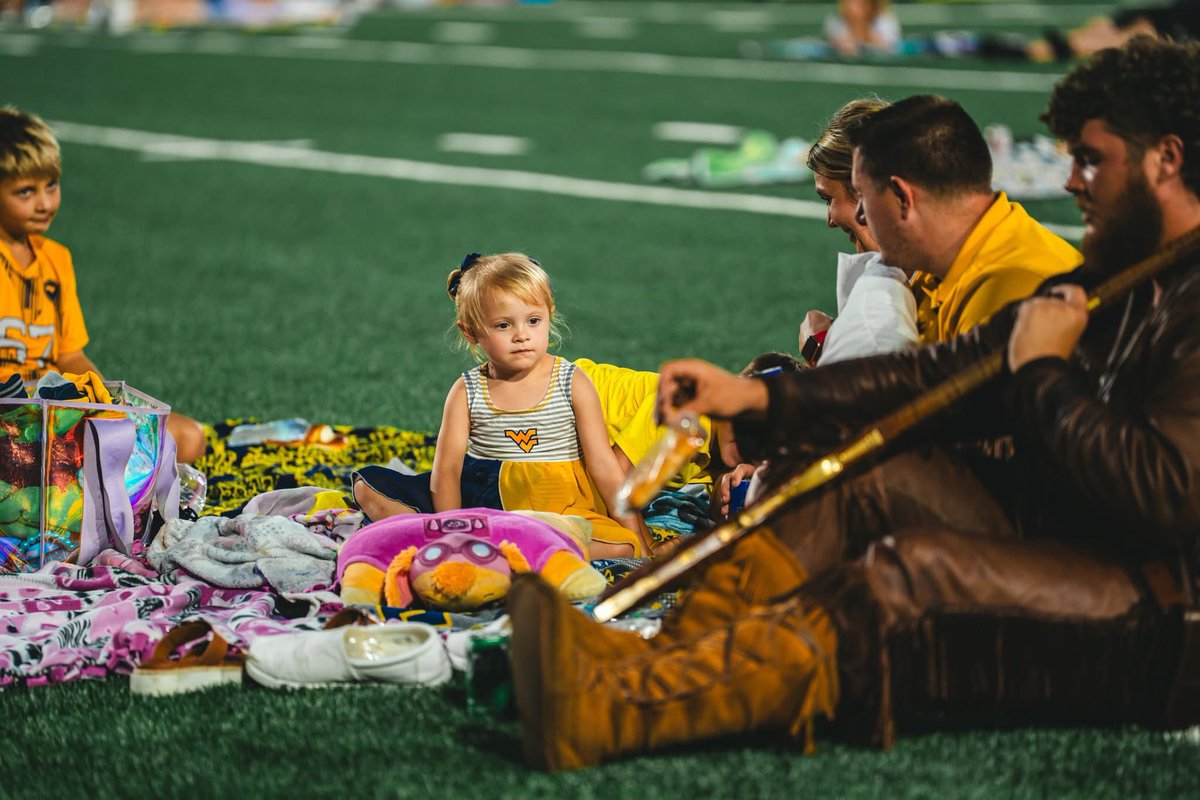 WVU_MAC's tweet image. 🎬 A night to remember! Thank you to everyone who joined us for the first-ever MAC Movie Night at Milan Puskar Stadium — where Mountaineer pride met the big screen! 💛💙