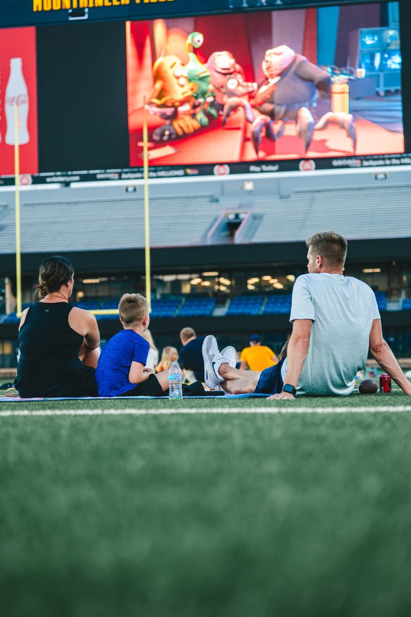 WVU_MAC's tweet image. 🎬 A night to remember! Thank you to everyone who joined us for the first-ever MAC Movie Night at Milan Puskar Stadium — where Mountaineer pride met the big screen! 💛💙