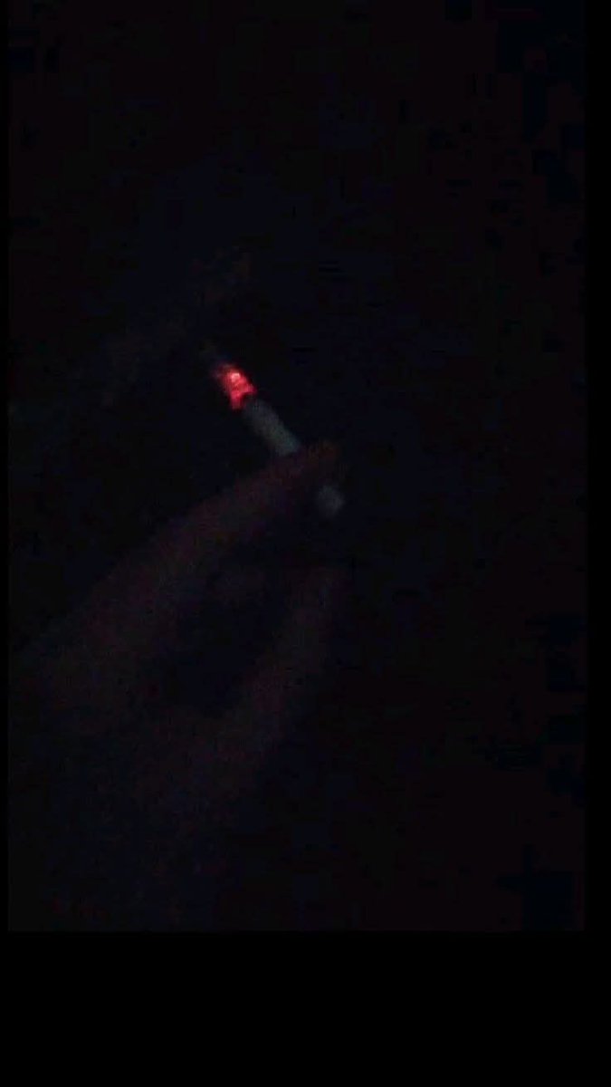 #قومی_زبان #PAK_PG 
یہ جو تمھیں شعر لگتا ہے، دراصل میرا تھوکا ہوا خون ہے
جو میں نے چُپ چاپ سفید کاغذ پر جما دیا.... 🖤

ازقلم خود.