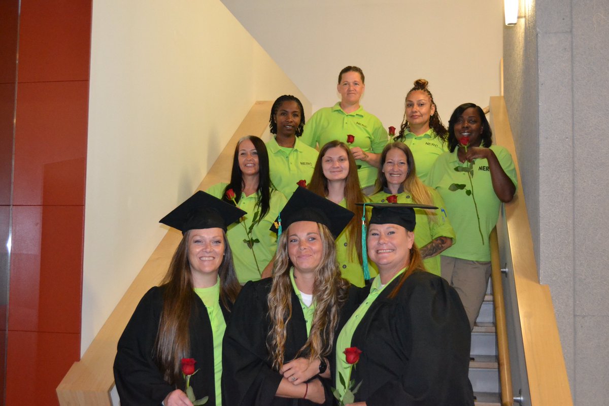 LMMCleveland's tweet image. It is officially grad season here at LMM, and we could not be prouder of our recent Chopping for Change graduates!
LMM thanks Monika Gordon, John Spano, and all our incredible workforce development staff partners for a special afternoon, and their words of empowerment.