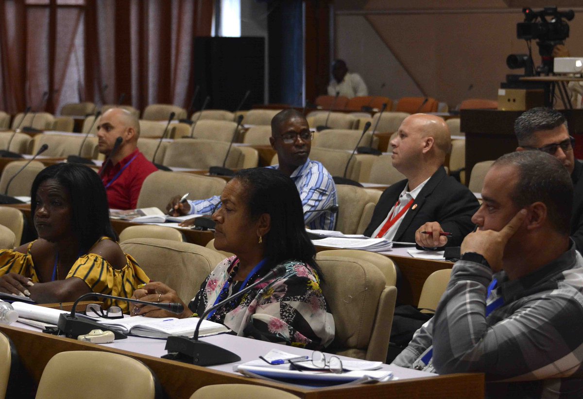 Asamblea Nacional Cuba (@asambleacuba) on Twitter photo Con la presencia de <a href="/DiazCanelB/">Miguel Díaz-Canel Bermúdez</a> y de Esteban Lazo, presidente de <a href="/AsambleaCuba/">Asamblea Nacional Cuba</a>🇨🇺; los diputados miembros de la Comisión de Asuntos Económicos de la Asamblea Nacional del #PoderPopular analizan la marcha del Plan de la Economía en el primer semestre del año 2025.
#CubaLegisla Con la presencia de <a href="/DiazCanelB/">Miguel Díaz-Canel Bermúdez</a> y de Esteban Lazo, presidente de <a href="/AsambleaCuba/">Asamblea Nacional Cuba</a>🇨🇺; los diputados miembros de la Comisión de Asuntos Económicos de la Asamblea Nacional del #PoderPopular analizan la marcha del Plan de la Economía en el primer semestre del año 2025.
#CubaLegisla