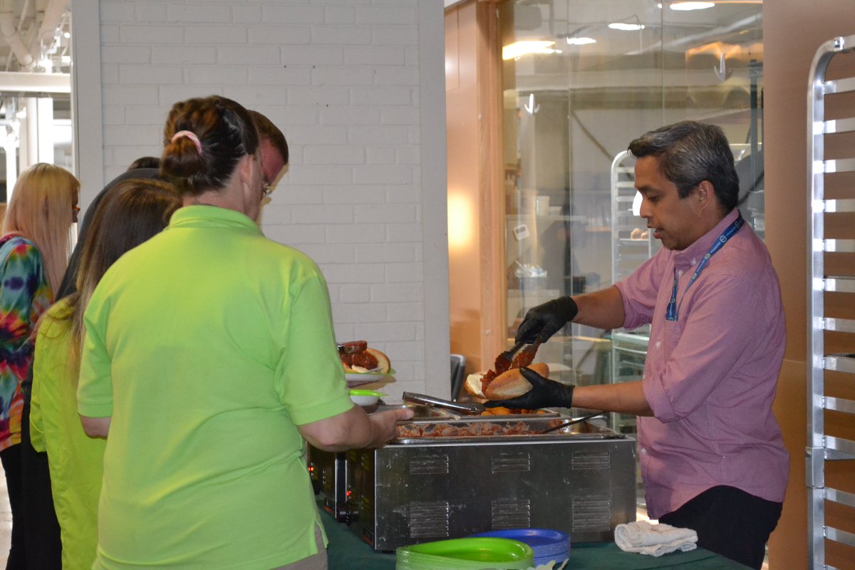 LMMCleveland's tweet image. It is officially grad season here at LMM, and we could not be prouder of our recent Chopping for Change graduates!
LMM thanks Monika Gordon, John Spano, and all our incredible workforce development staff partners for a special afternoon, and their words of empowerment.