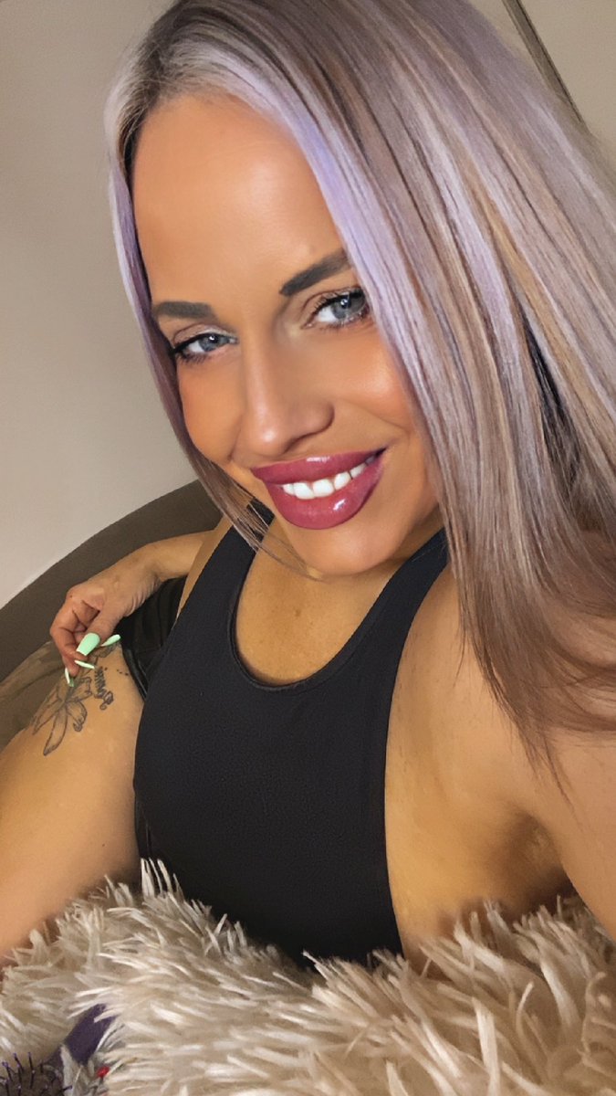 My latest SoSpoilt post:Join me from 5 till 9pm @xpandedtv 💋💋💋💋 sospoilt.com/post/565190/Lu…