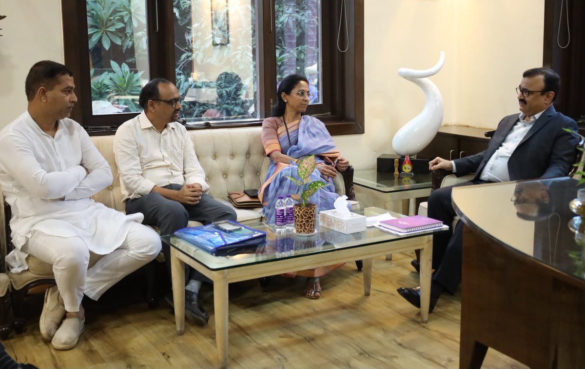 पुण्यातील विधान भवन येथे विभागीय आयुक्त डॉ. चंद्रकांत पुलकुंडवार यांची भेट घेतली. राजीव गांधी आयटी पार्क हिंजवडी, माण, मारुंजी या भागातील समस्या सोडवण्यासाठी 'सिंगल पाॅईंट अथाॅरटी' म्हणजेच नोडल अधिकारी म्हणून त्यांची नियुक्ती करण्यात आली आहे. त्यामुळे हिंजवडी आणि परिसरातील