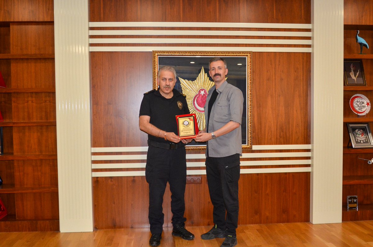 İl Emniyet Müdürümüz Sn. Serkan KARAMAN,

Emniyet Teşkilatımız genel atama döneminde Müdürlüğümüzde görevli iken tayin olan personelimize,

Kurumumuza yaptıkları katkılardan dolayı teşekkür ederek yeni görev yerlerinde başarılar diledi.