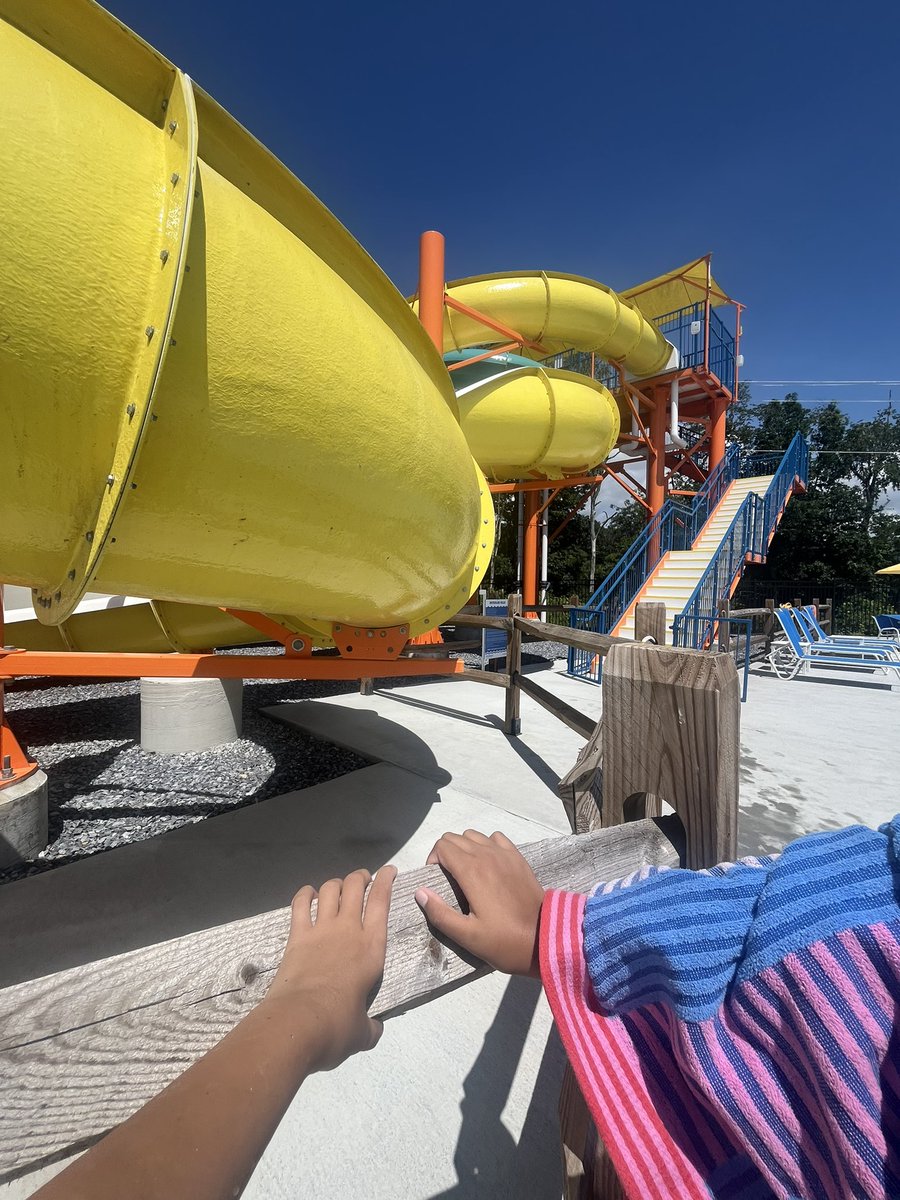 NOISEB0Y's tweet image. BARRICADE TO WATERPARKS AGAIN!!!!