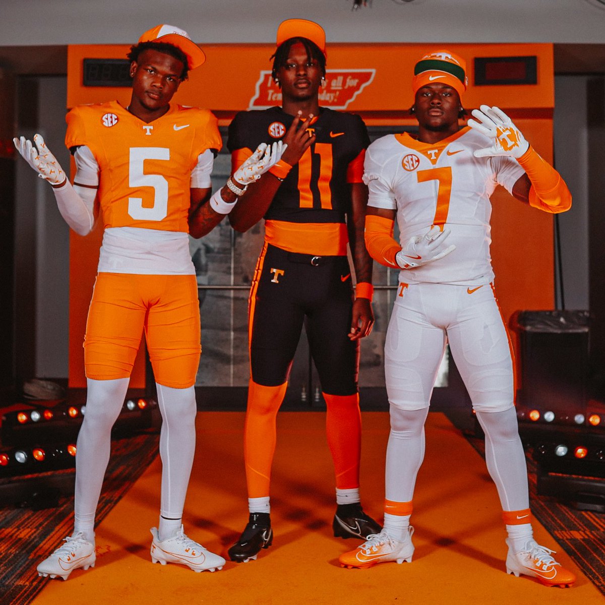 VolScoops's tweet image. NEWS: Tennessee QB commit Faizon Brandon was dropped to a 4 ⭐️ and is now ranked out of the Top 30 recruits in the 2026 class, per the initial @Rivals recruiting rankings
Vol WR target Tristen Keys was also dropped to a 4 ⭐️ in the new rankings
Interesting to say the least 🤷🏻♂️