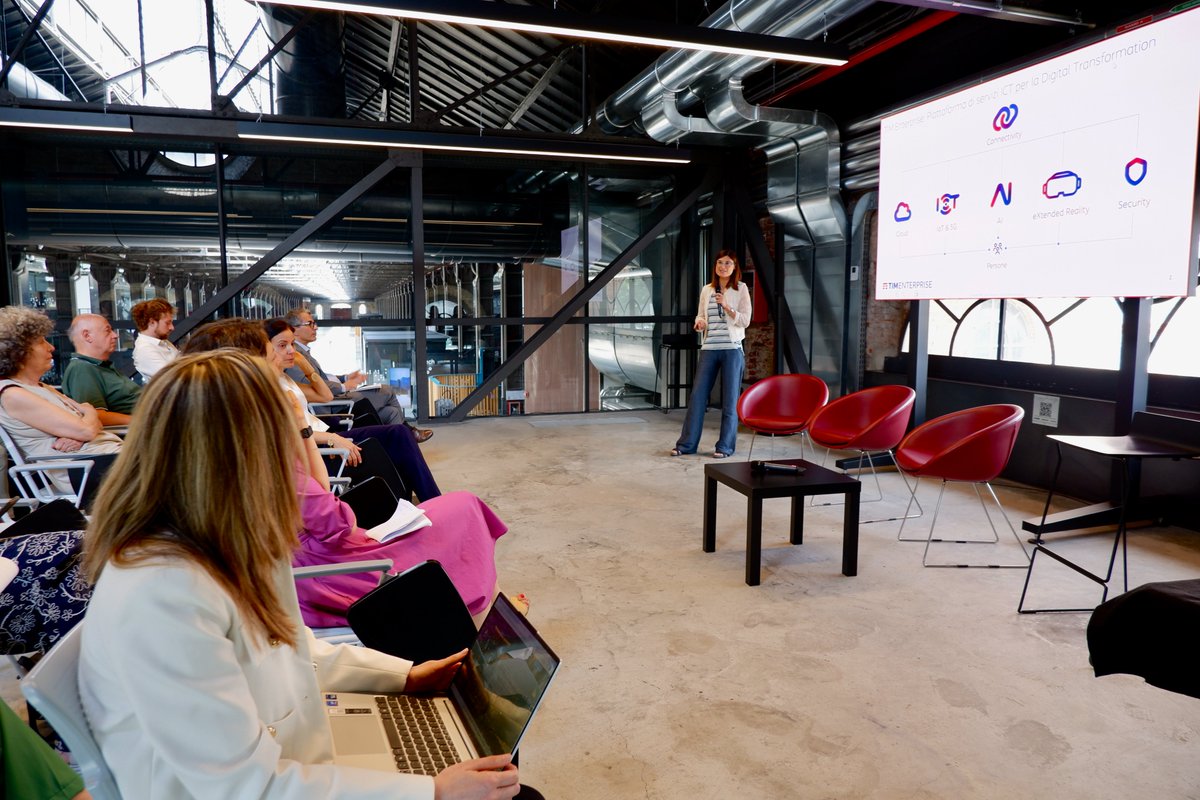 TIM_Enterprise's tweet image. 🎓📲 Oggi alle @TorinoOgr, durante “HighEST Learning”, evento organizzato insieme all&apos;HighEstLab dell’@unito, abbiamo raccontato come l’#IntelligenzaArtificiale stia trasformando il mondo accademico.

Un&apos;occasione importante per mostrare le potenzialità del #VirtualTutor…