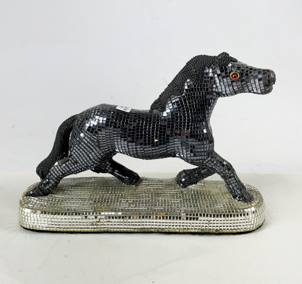 Me encanta cuando me encuentro con un objeto que no sé si es una genialidad o la cosa más horrible que vi en mi vida. Lo maravilloso es divisivo.