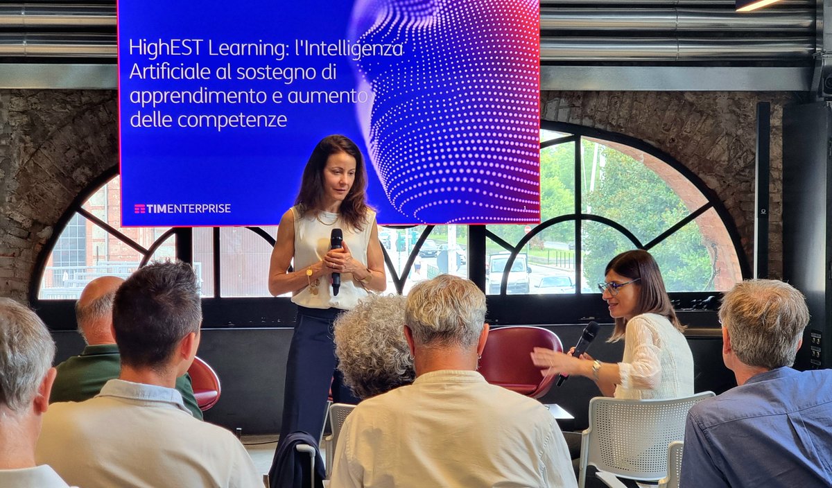 TIM_Enterprise's tweet image. 🎓📲 Oggi alle @TorinoOgr, durante “HighEST Learning”, evento organizzato insieme all&apos;HighEstLab dell’@unito, abbiamo raccontato come l’#IntelligenzaArtificiale stia trasformando il mondo accademico.

Un&apos;occasione importante per mostrare le potenzialità del #VirtualTutor…