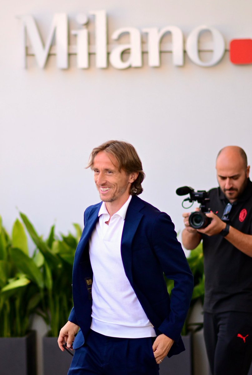 Rossoneri_ar's tweet photo. صورة اليوم وكل يوم 🔴⚫️ https://t.co/FrSBQt5KzJ