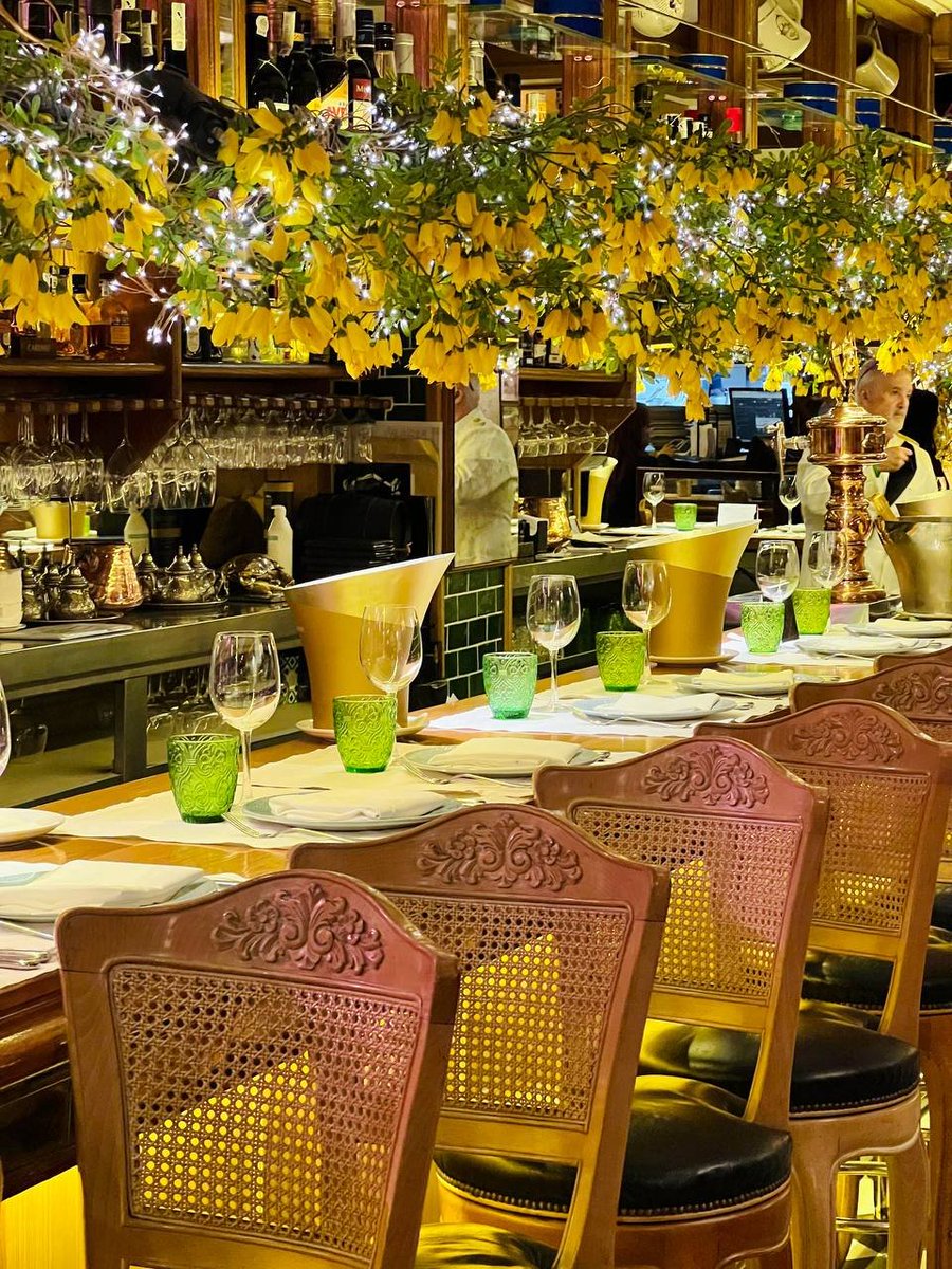 BecMalonexs's tweet image. Diving into a legendary seafood feast at Botafumeiro in #Barcelona!🌊The seafood platter is epic, and their squid ink rice (perfectly al dente!)with aioli is divine. Don&apos;t forget to order a giant Sangria!🍷PRO TIP: Call ahead for reservations! ☎️ #Spain #Barcelonafood #TravelTips