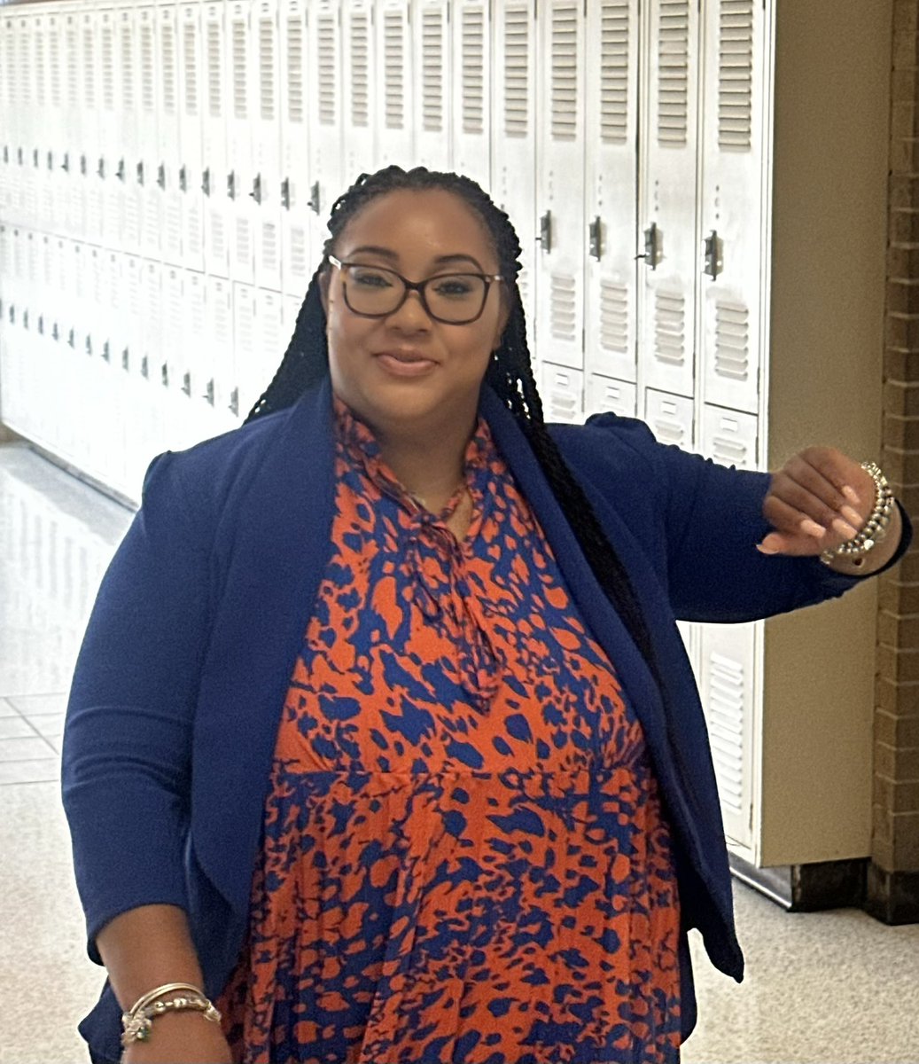 6th Grade Open House ✅
Our principal, Dr. Johnson, is feeling the Cougar pride! School spirit is in full swing — let’s go, Cougars! 💙💛🐾 #CougarPride #OpenHouse #SchoolSpirit