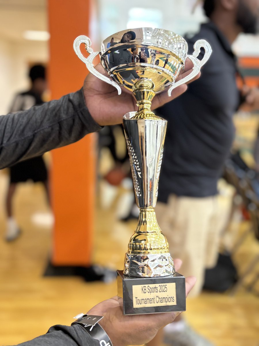 Ca10leb's tweet photo. I got the opportunity to sponsor a group of kids from our family barbershop this weekend &amp; coach them. You see that hardware 🏆 #Champs #D1BarberLounge https://t.co/dG9PjHmFH8