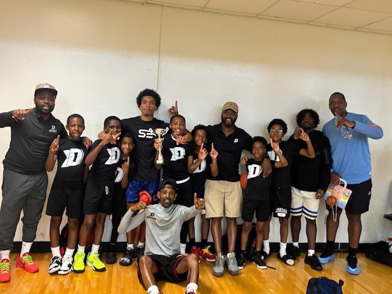 Ca10leb's tweet photo. I got the opportunity to sponsor a group of kids from our family barbershop this weekend &amp; coach them. You see that hardware 🏆 #Champs #D1BarberLounge https://t.co/dG9PjHmFH8
