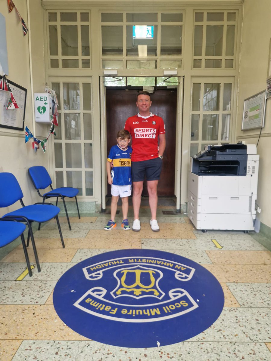 Summer Camp kicked off today with great energy😄Mr Daly is backing Cork 🔴⚪, while Oran is all about Tipperary 🔵🟡 ahead of Sunday’s All-Ireland Hurling Final 

Plenty of fun, laughs, and banter but who will come out on top? 🤔🔵⚪️
@officialcorkgaa @officialtipperarygaa 🔴⚪️
