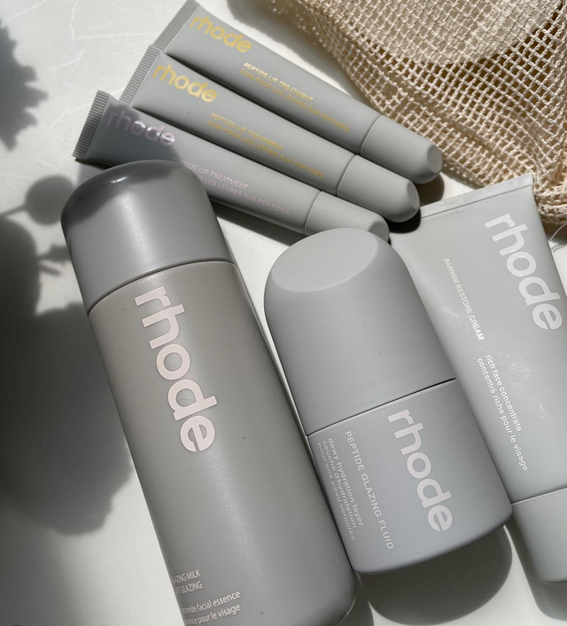 rosyalpes's tweet image. co zamawiacie z rhode? 👀 #tweetme