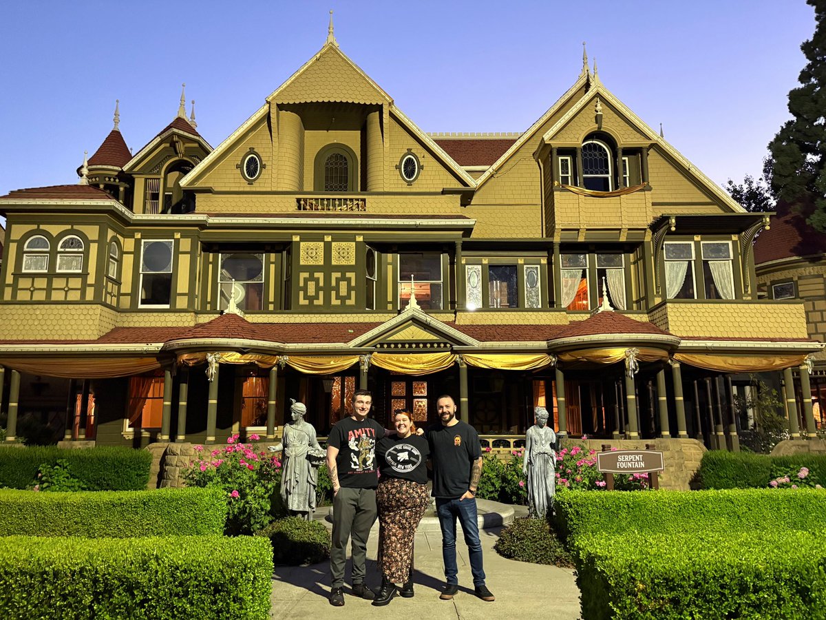 A weekend of curiosity and investigation 🔦

Thank you <a href="/SteveBrodt/">Steve Brodt</a>, <a href="/snevets_nalyd/">Dylan</a> and <a href="/theghoulguide/">The Ghoul Guide</a> for leading guests through an unforgettable weekend of ghost hunting at the mansion👻🖤