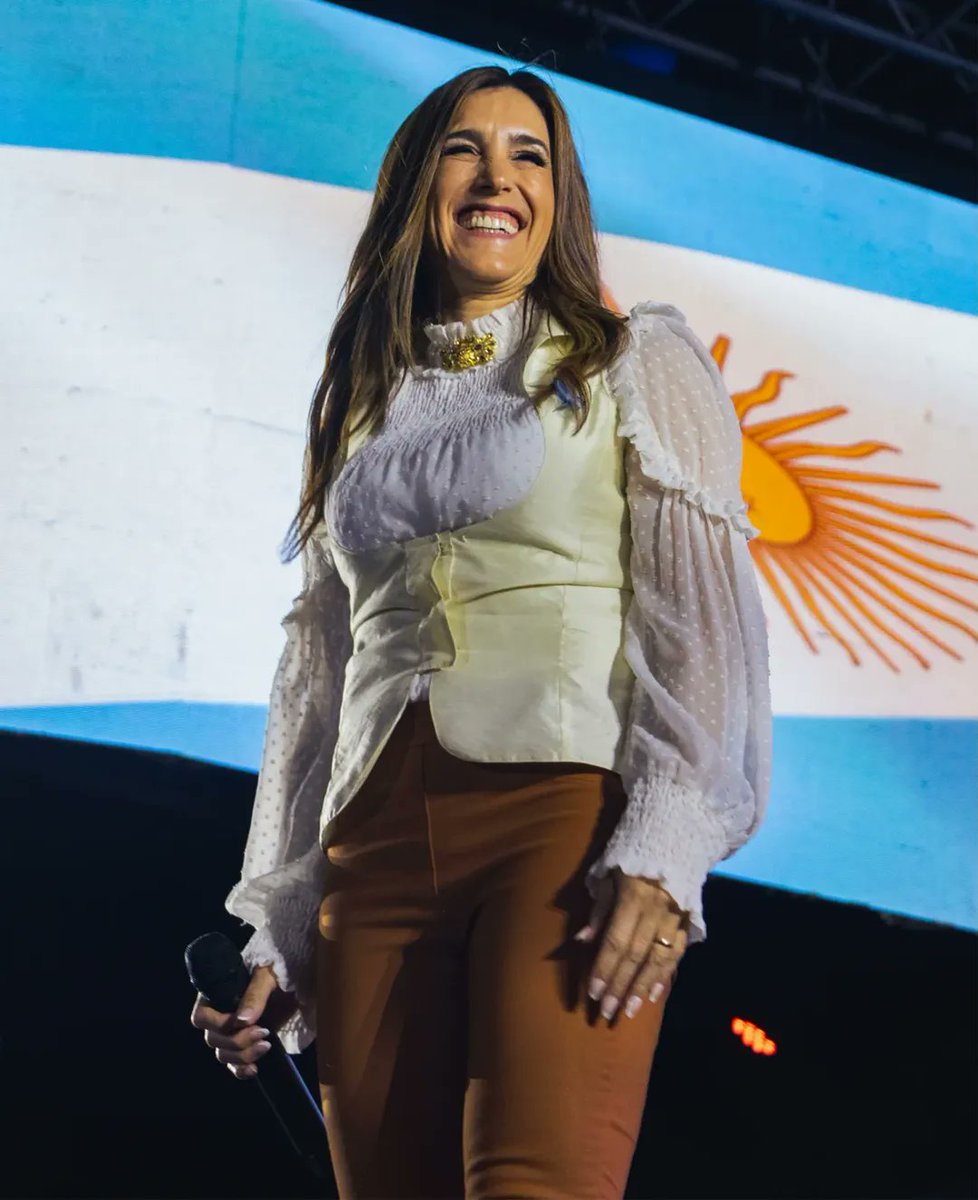 Si toda argentina fuese cantante,no se llamaría argentina
Se llamaría SOLEDAD PASTORUTTI 😍❤️✨✨

<a href="/sole_pastorutti/">SOLEDAD</a>