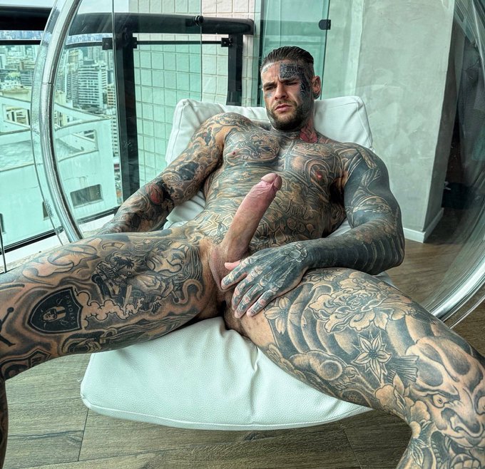 Watch BIG HARRY🤪's leaked NSFW photo on TwXstars