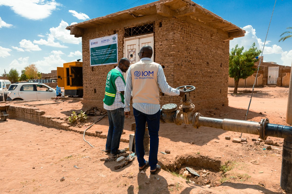 IOMSudan's tweet image. Cholera is spreading and IOM is responding.
IOM's cholera response has reached more than 600,000 people in 5 states including:
🏥 166K reached at 27 health facilities
💧 540K provided safe water
🚽 23K reached with 157 latrines, 320 underway
🧼 Hygiene kits & awareness raising