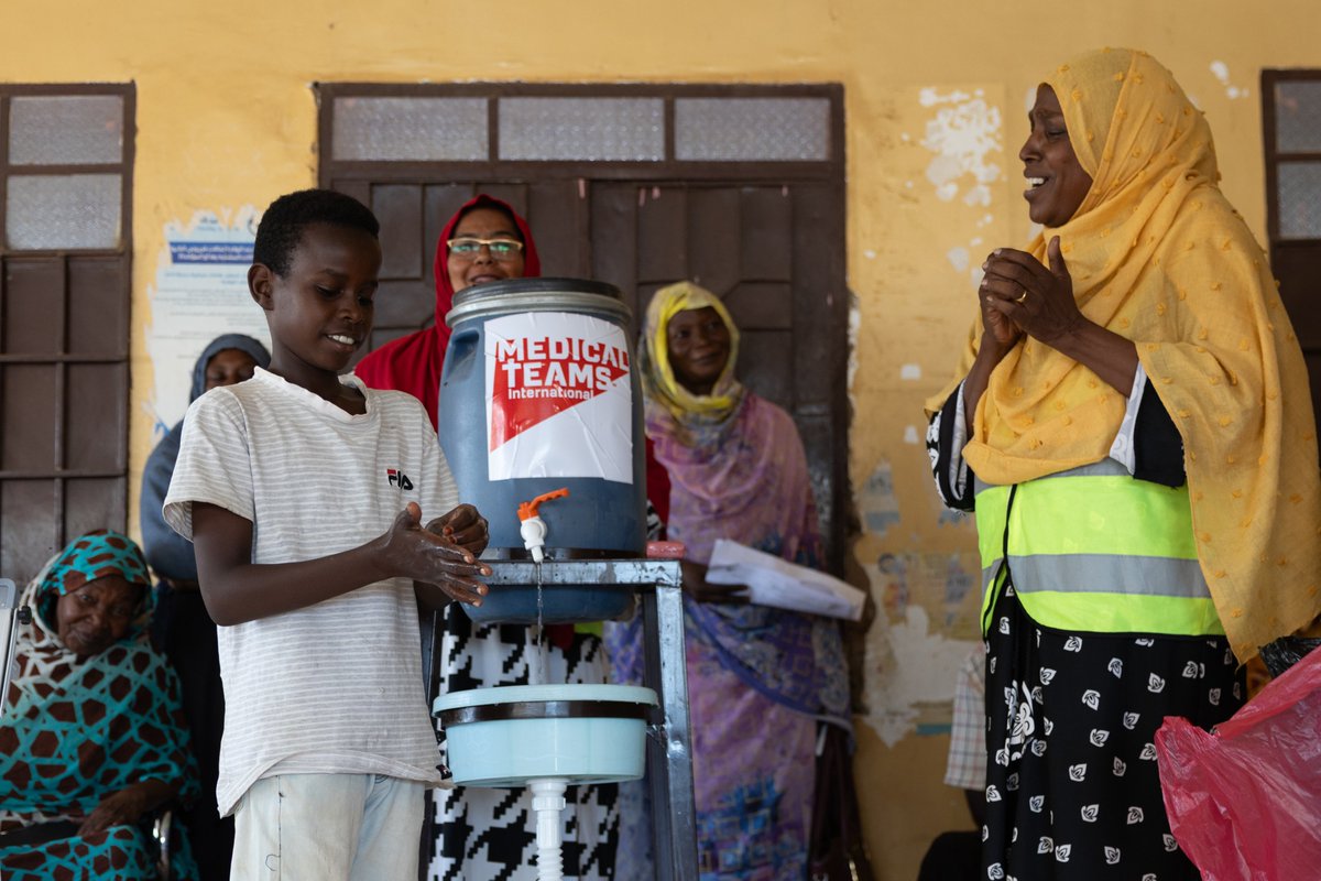 IOMSudan's tweet image. Cholera is spreading and IOM is responding.
IOM's cholera response has reached more than 600,000 people in 5 states including:
🏥 166K reached at 27 health facilities
💧 540K provided safe water
🚽 23K reached with 157 latrines, 320 underway
🧼 Hygiene kits & awareness raising