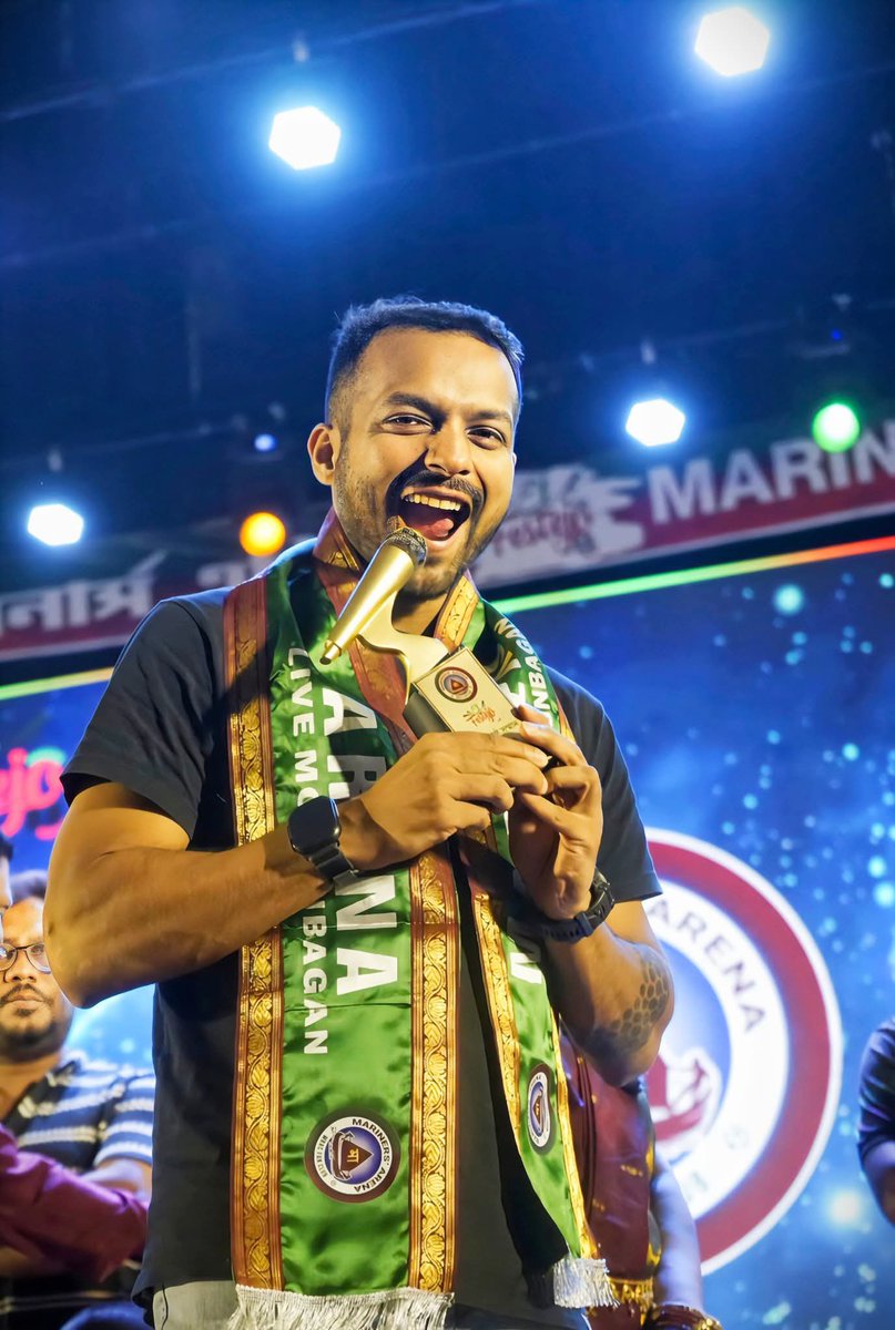 RjVarunofficial's tweet image. First award for commentary — and what a place to receive it!
Mariners’ Arena, your love, energy, and support made it unforgettable.
Grateful beyond words. Thank you for everything. 🎙️🏆
#Gratitude #Commentary #BanglaCommentary #Mariners #MohunBagan #RV10 #Football
