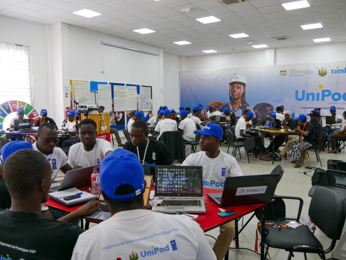 Clôture du BootCamp #PDP d’#UniPod au Bénin!

Pendant 3 jours, nos 42 innovateurs ont réfléchi, prototypé, pitché &amp; élaboré une feuille de route pour s'assurer que leurs projets sont faisables et répondent au marché.

#timbuktoo