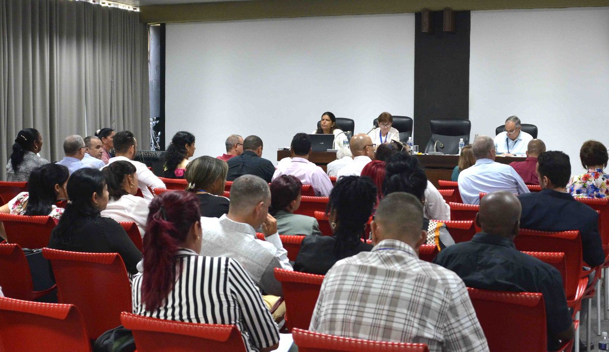 Diputados de la Comisión de Salud y Deporte de <a href="/AsambleaCuba/">Asamblea Nacional Cuba</a>🇨🇺 debatieron propuesta de dictamen sobre la rendición de cuenta del <a href="/InderCuba/">INDER</a> ante la Asamblea Nacional del #PoderPopular
