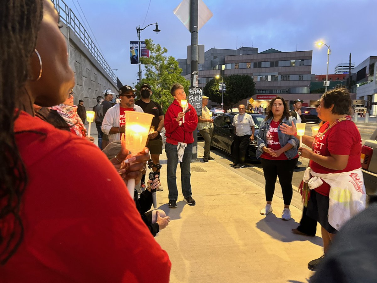 iAmericaorg's tweet image. Members of @CFA_United & allies held a vigil last night outside the LA detention center where U.S. citizen Dr. Jonathan Caravello is unjustly held. He was brutally assaulted and detained by ICE for defending worker rights. This is an outrage. Free the unjustly detained.