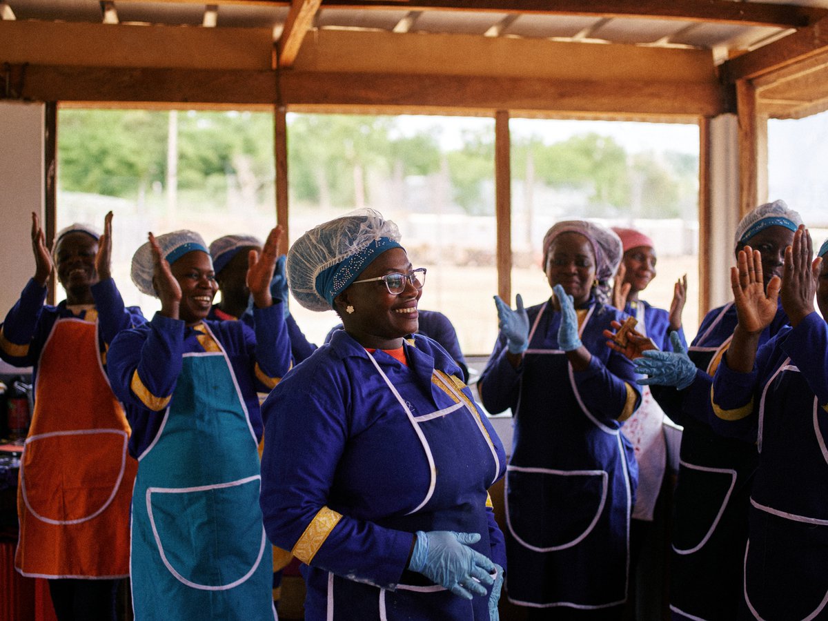 GOLDCOUNCIL's tweet image. Behind the scenes in Cote D'Ivoire. Watch the new episode of Gold: The Journey Continues, where we visit a young gold mine and explore the early stages of its relationship with the surrounding community. Watch here: spr.ly/60114412J #GoldAJourney