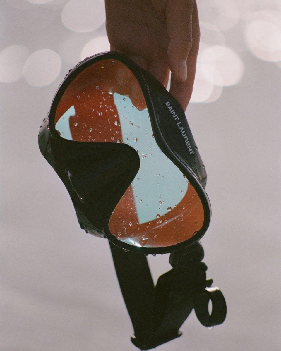 YSL's tweet image. Body Talk
by Anthony Vaccarello
Photographed by Purienne
Frankie Rayder
Discover more bit.ly/3Ttx0St
#YSL #YvesSaintLaurent #SaintLaurent