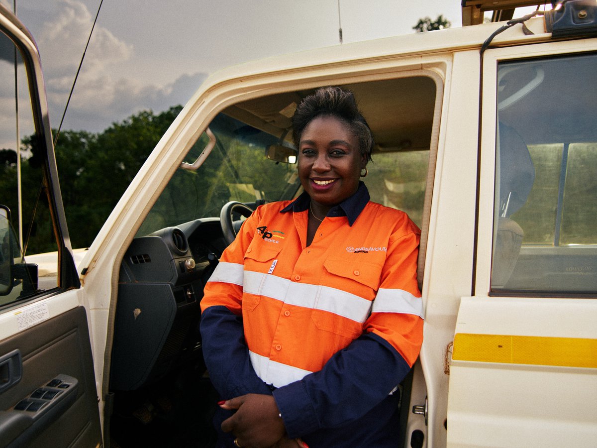 GOLDCOUNCIL's tweet image. Behind the scenes in Cote D'Ivoire. Watch the new episode of Gold: The Journey Continues, where we visit a young gold mine and explore the early stages of its relationship with the surrounding community. Watch here: spr.ly/60114412J #GoldAJourney
