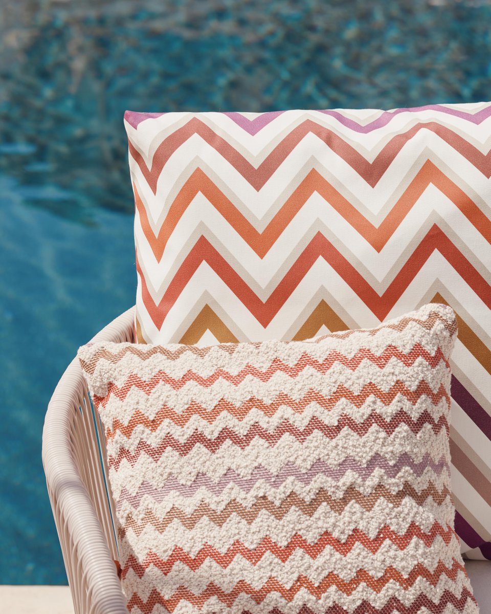 A vivid composition of zigzags and warm hues, designed for open-air lounging. Discover more: missoni.co/MissoniHomeNew… #MissoniHome #Missoni