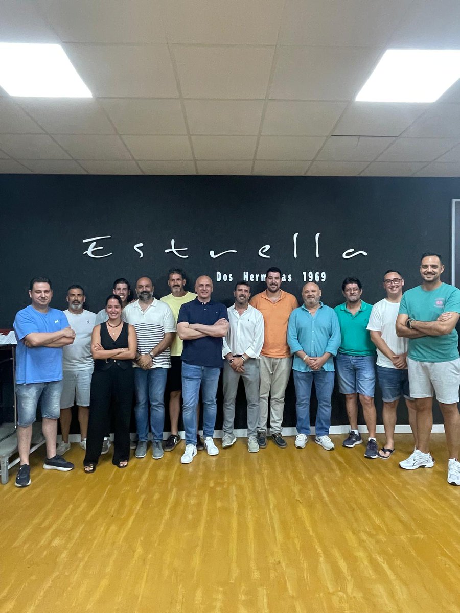 elllamadorcsr's tweet photo. La Agrupación Musical de la Estrella de Dos Hermanas @EDH_1969 reelige como director a Ángel Ramírez. En su nueva junta se integran los cinco últimos directores que ha tenido la Agrupación https://t.co/EV5FlbYjnD