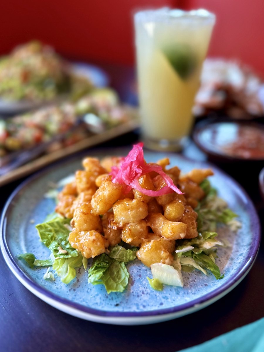 🍹🎉 Margarita Monday is here, amigos! 🌮💃 
Start your week with a splash of tequila, a dash of lime, and a whole lot of good vibes at Hussong’s Cantina! 😎🍋🌵 One margarita, two margarita… floor! 🕺🍸 #MargaritaMonday #HussongsCantina