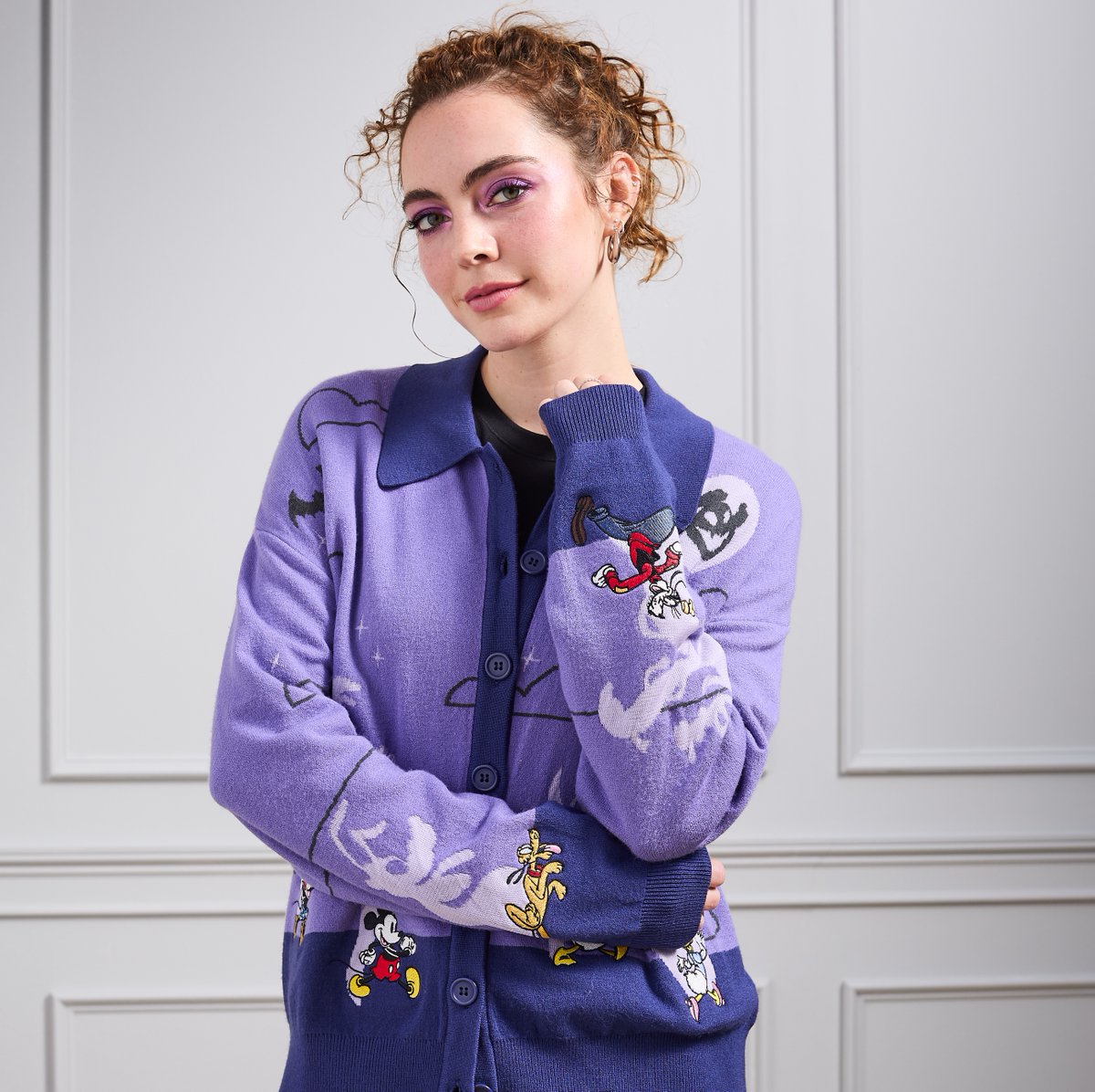 BoxLunchGifts's tweet image. Can't wait for Halloween? Neither can we! 🎃 Pre-Order this glow-in-the-dark cardigan and more spooky styles! cur.lt/bsnv8a4hi
