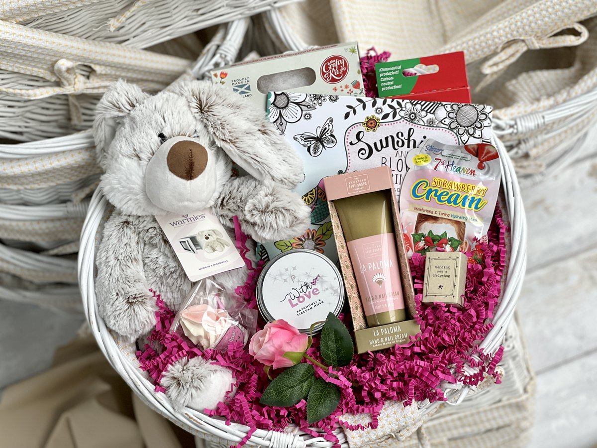 BasketsGalore's tweet image. Today's Gift Basket Of The Day is the ''Sending Hugs Gift Basket" 馃
ow.ly/O9gC50Wockw
Follow & RT to enter #prize draw to #win a Gift Basket.
More info via our blog.
#dailydispatch #gifts #competition #giftbasketsrule #pickmeupgifts #pampergifts