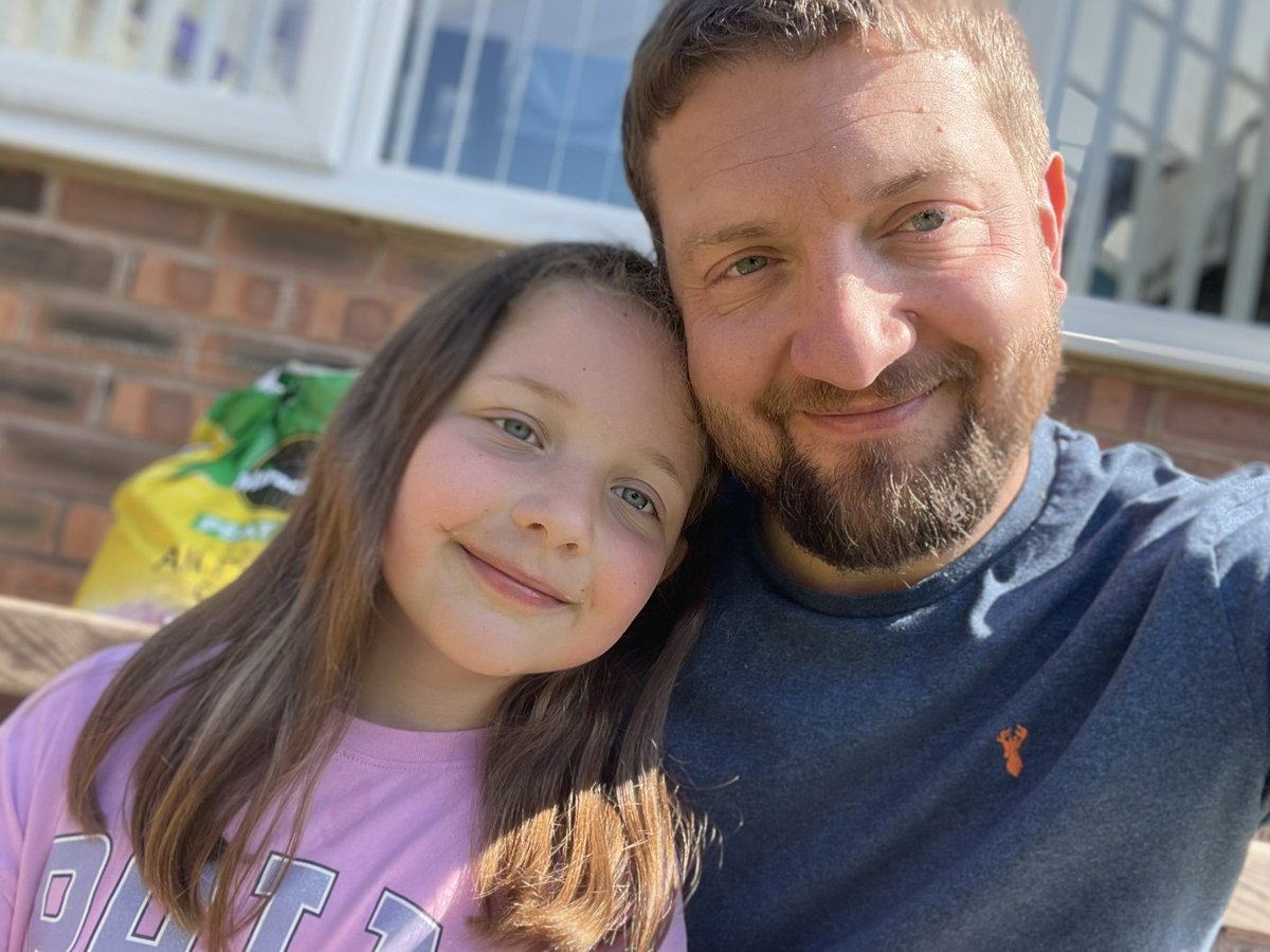 I’d consider myself quite a strict/tough parent, but there I was, carrying this one’s school bag, bottle and coat whilst she “told” me what we would be doing this evening 😟🤦‍♂️😮‍💨😂 #girls